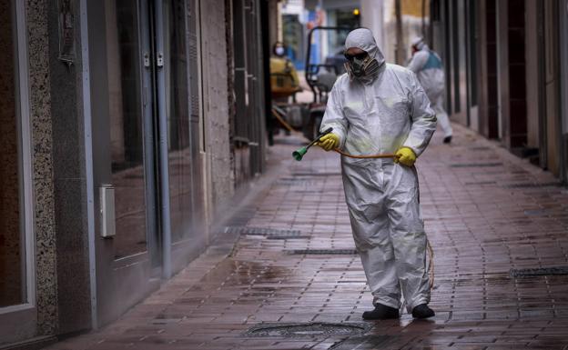 Motril desinfectará calles y plazas todos los días durante el Estado de Alarma