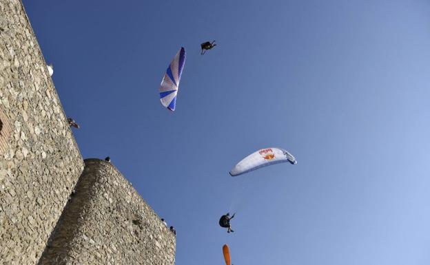 El Festival Internacional del Aire 'El Yelmo' se aplaza a septiembre