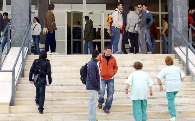 Salud reclama a la UJA una lista de expertos y estudiantes de Enfermería voluntarios