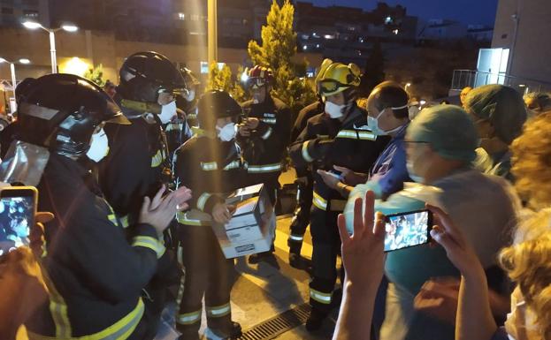 «Los sanitarios estamos tirando de invención para protegernos»