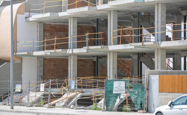 26.000 trabajadores de la construcción se quedan desde hoy en casa en Granada