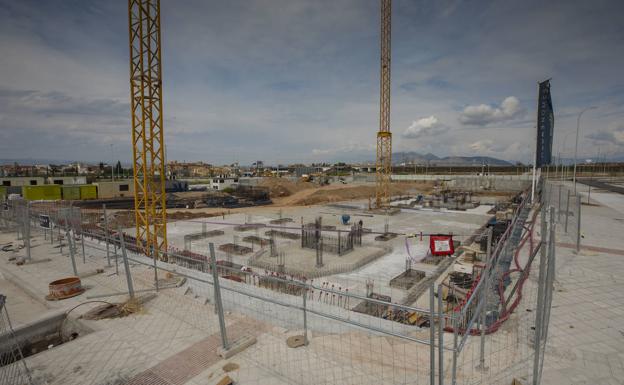 Los constructores de Granada protegen su material y paralizan las obras