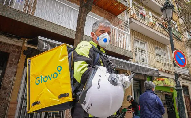 Repartidores en estado de alarma en Granada: los que se quedan con la peor parte