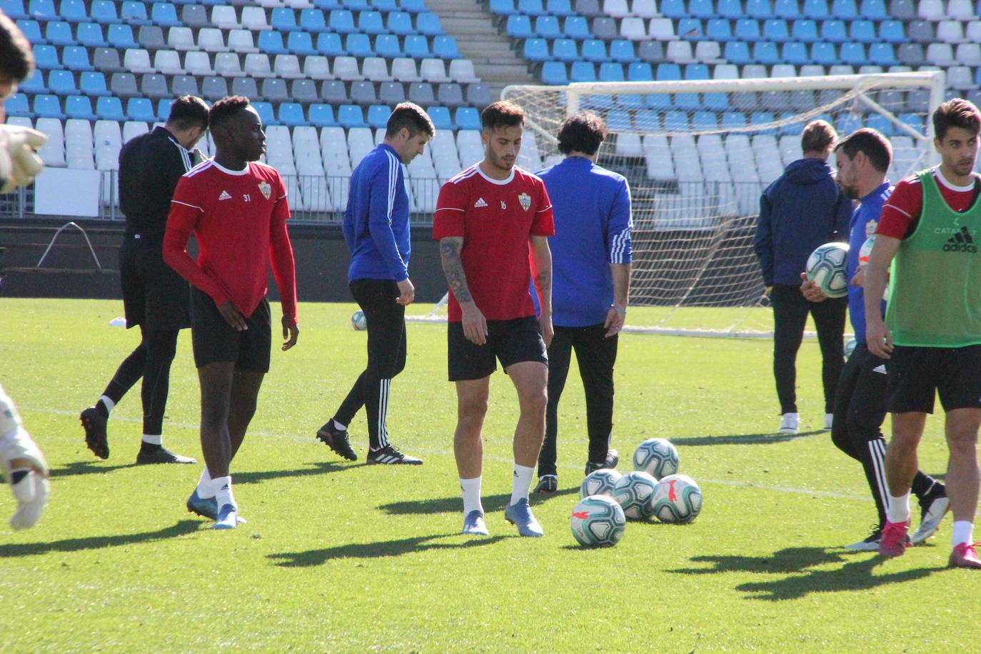 El Almería se pone el 12 de abril como fecha para volver al césped