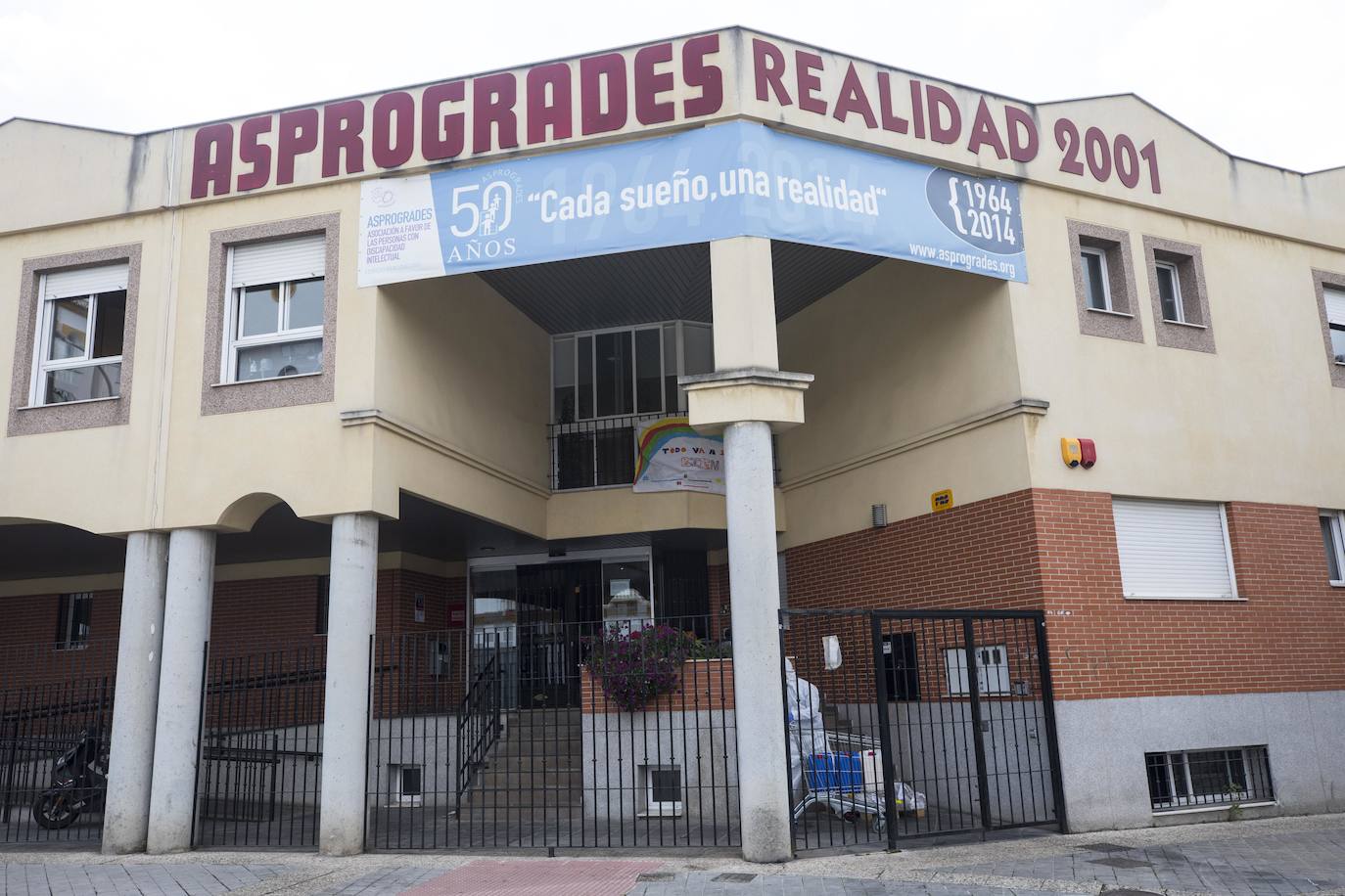 Muere una mujer por el brote de coronavirus en Asprogrades