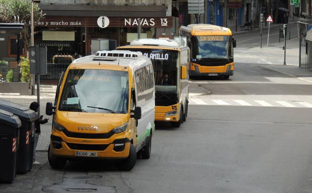 El servicio de autobuses urbanos en la capital se reduce a un 25%
