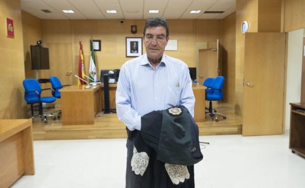 Don Estanislao, un granadino de 91 años: «Yo ya pasé la guerra, ahora temo por los jóvenes»