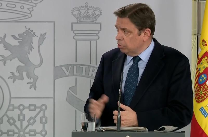 El Gobierno anima a consumir cordero, pescado fresco y queso español para paliar el cierre de la restauración