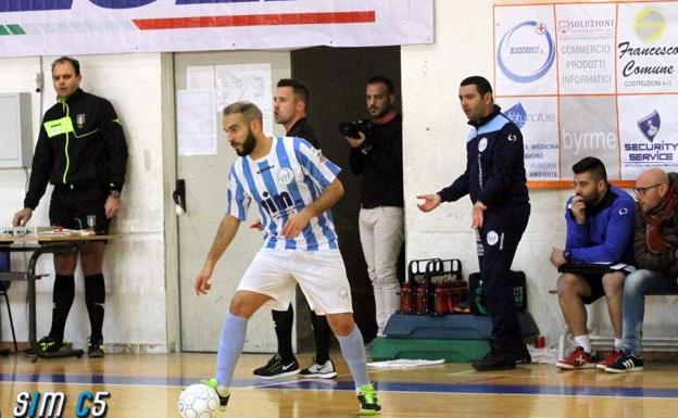 Jaouad Boutabouzi, se aisla al volver de Italia con permiso del club