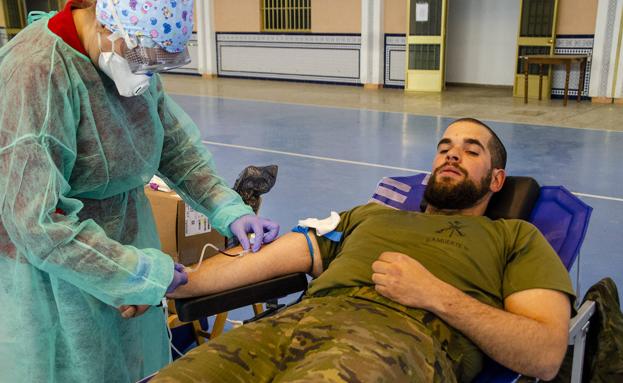 Unos 350 soldados donan sangre en la base 'Álvarez de Sotomayor' de Viator
