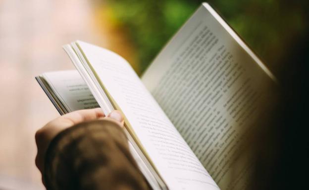 Cinco libros escritos por maginenses para leer en estos días