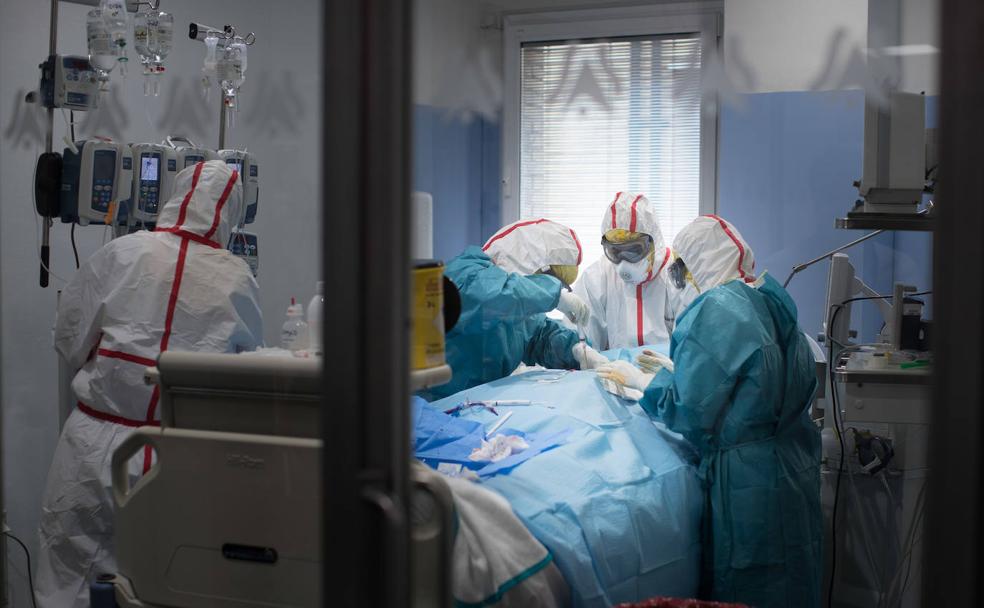 La UCI del Virgen de las Nieves: una trinchera con paredes de cristal