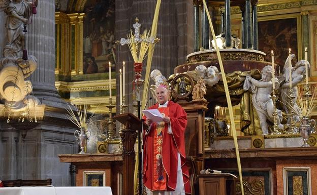 El obispo de Jaén da su homilía de Domingo de Ramos en directo por redes sociales