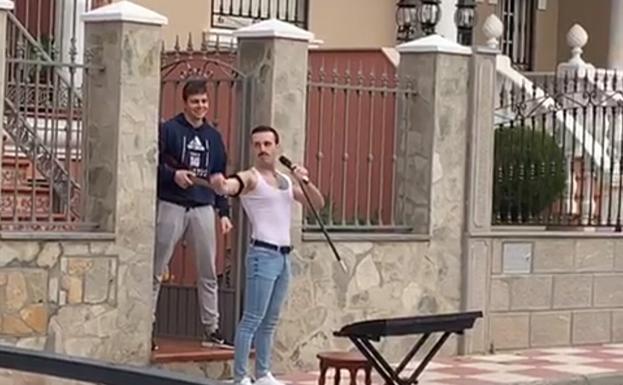 El Freddie Mercury de Mancha Real pagará 600 euros por saltarse la cuarentena
