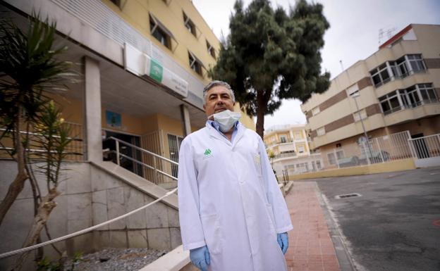 «Es mi primer día de jubilación y sigo con la bata puesta»