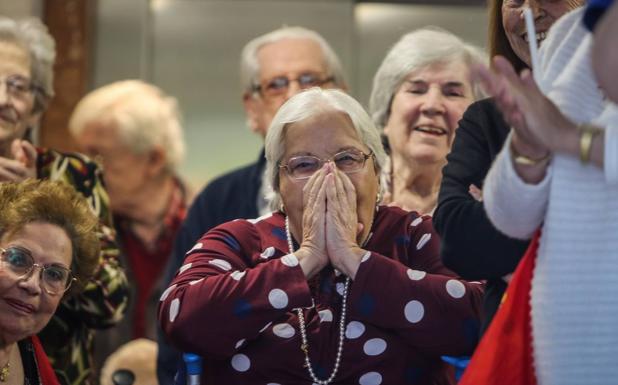 CaixaBank y la Fundación «la Caixa» entregan lotes de material sanitario entre las residencias de ancianos de Granada