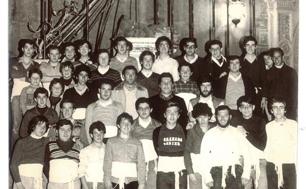 La llegada de los hermanos costaleros