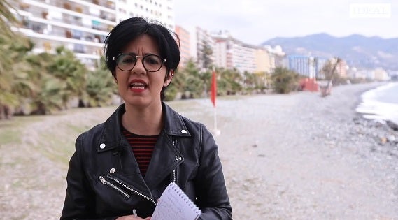 La periodista de IDEAL Rebeca Alcántara informa sobre los controles de los desplazamientos en la costa de Granada