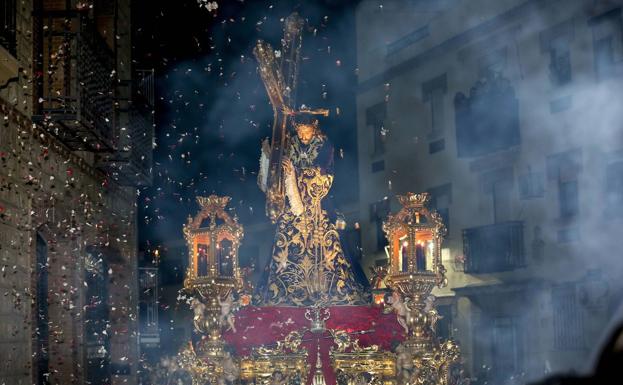 «Ahora nos toca a nosotros llevar la cruz»