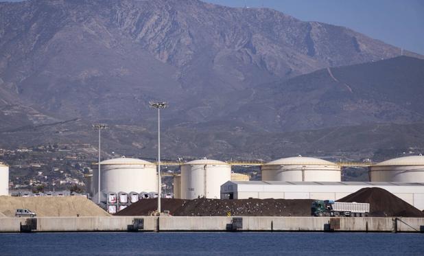 El Puerto de Motril importa 3.700 toneladas de alcohol para uso sanitario desde Pakistán