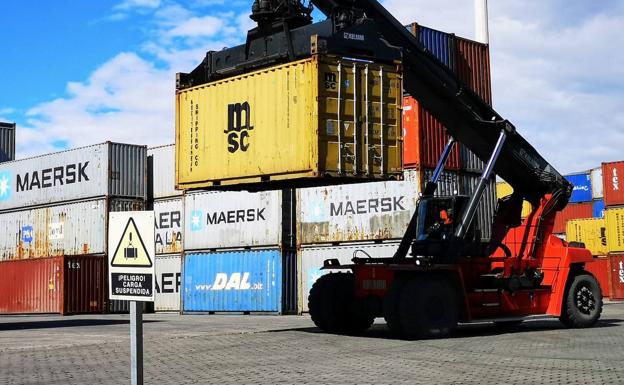 El coronavirus no frena los enlaces del puerto de Almería con los de Europa, África, América y Asia