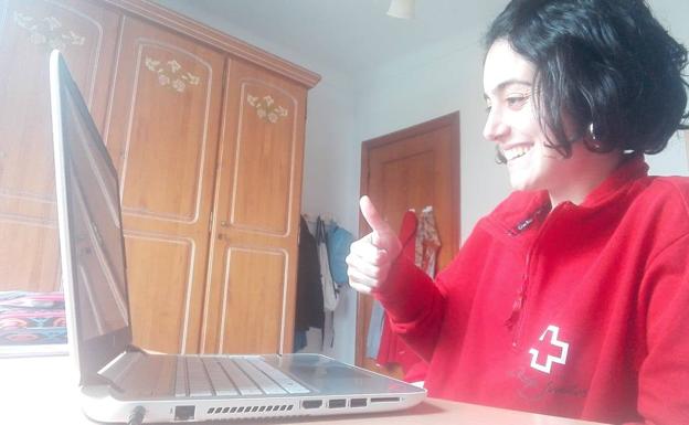 Unos 60 niños de la provincia reciben apoyo escolar en casa a través de videollamadas