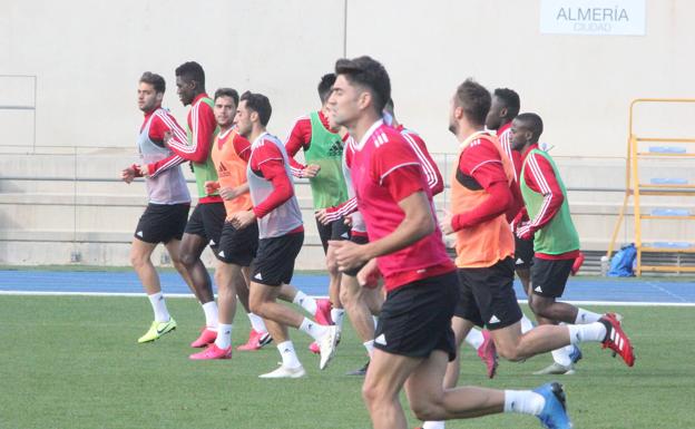 ¿Qué pasará el 1 de julio con los contratos del Almería que expiran?