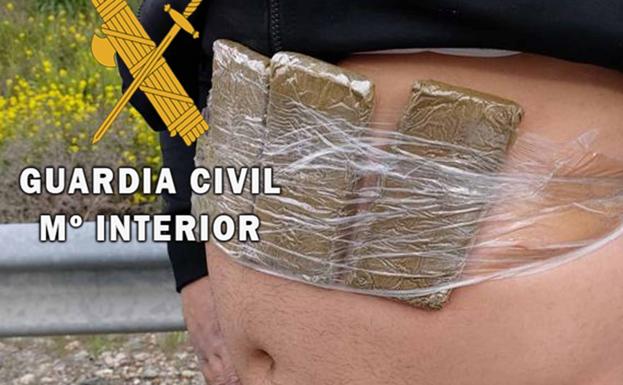 Detenido en la A-44 con medio kilo de hachís pegado al abdomen