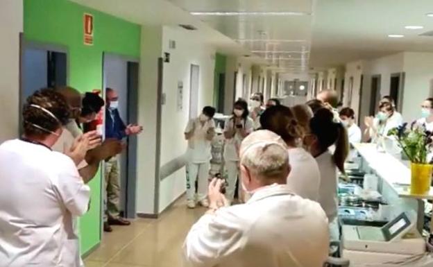 El doctor de Granada dado de alta por coronavirus: «Me han salvado la vida en el PTS»