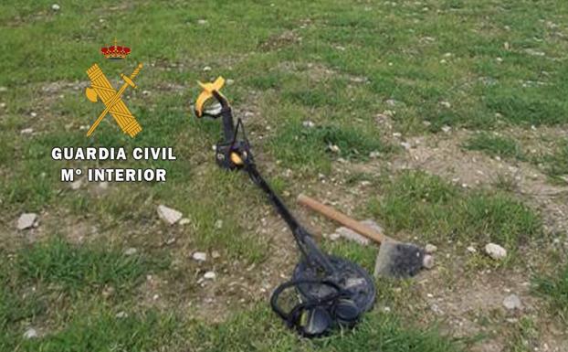 Un hombre se salta el confinamiento para buscar 'tesoros' en el castillo de Sabiote