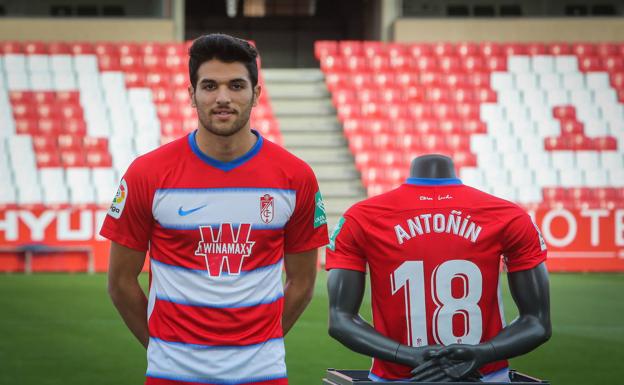 Antoñín: «Me gusta escribir y expresar lo que siento»