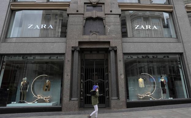 Así son las batas sanitarias de Zara
