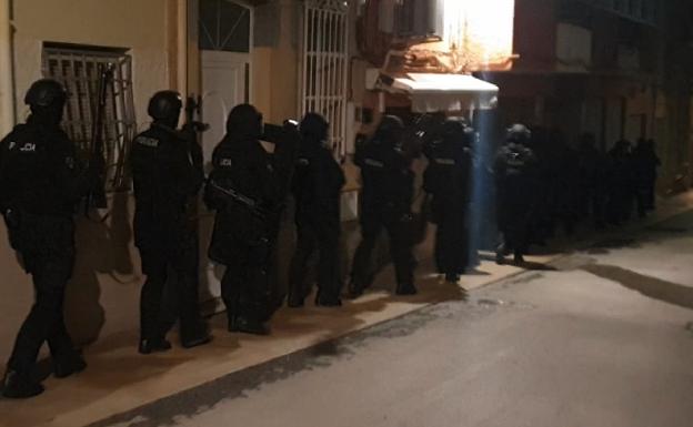 Un dispositivo de lo más discreto cerrado la tarde del domingo