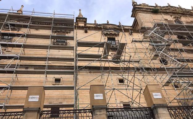 Comienza el arreglo de una tacada de diez tejados de la Catedral de Jaén