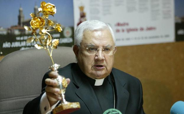 El anterior obispo jienense, Ramón del Hoyo, enfermo de coronavirus