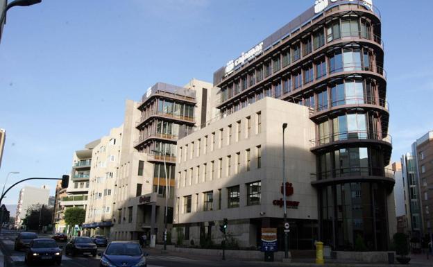 Cajamar adelanta al 4 de mayo el pago a los parados y dará un anticipo a los afectados por los ERTE