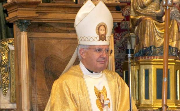 El anterior obispo jienense recibe el alta tras su ingreso por coronavirus