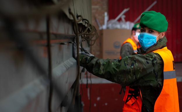 El Ejército traslada al Banco de Alimentos más de 2.000 kilos de suministros