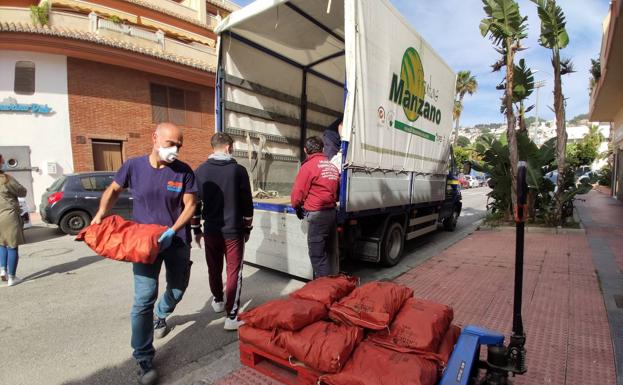 Una empresa hortofrutícola dona más de 2.000 kilos de alimentos a Cáritas de Almuñécar