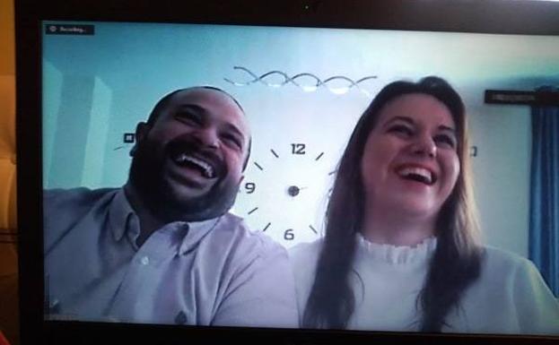 'Boda' confinada vía Zoom, una manera divertida de celebrar el amor