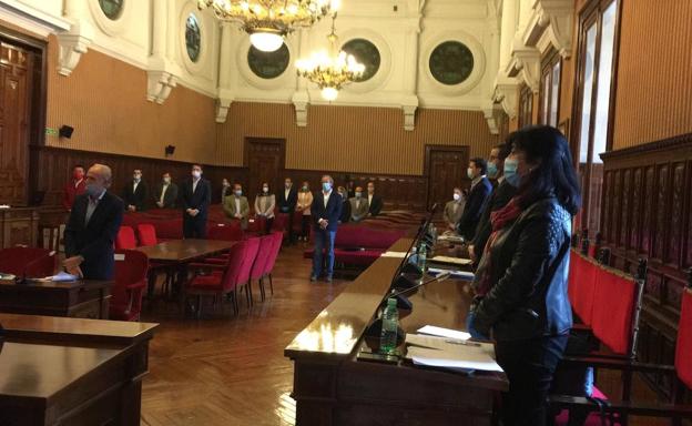 Pleno con mascarilla y dos metros de distancia entre cada diputado