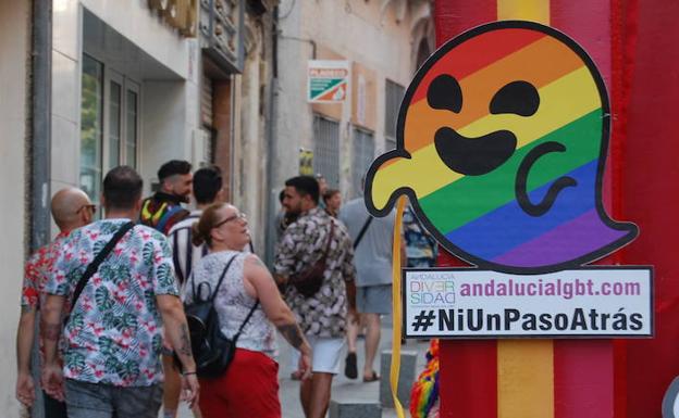 Colega alerta del «doble confinamiento» LGTBI y lanza un 'teléfono amigo' de apoyo al colectivo