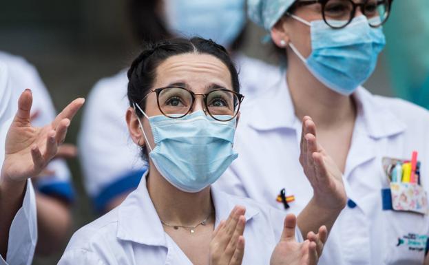 La extensión de los test comienza a detectar positivos asintomáticos en personal sanitario de Almería