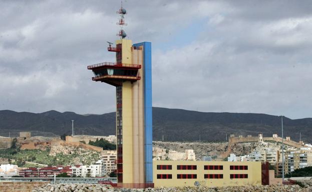 Llegan más de 50 personas en patera a la costa de Almería