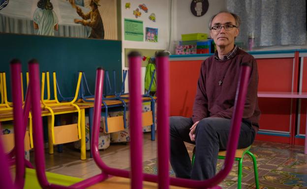 El obrero de Dios en Almanjáyar no deja de atender a los pobres y sin hacer ERTE