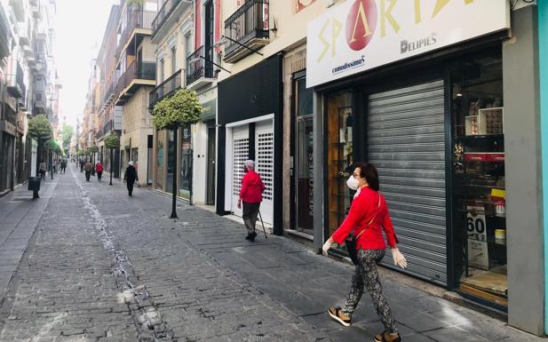 El sistema de cita previa pincha en los comercios del centro de Granada