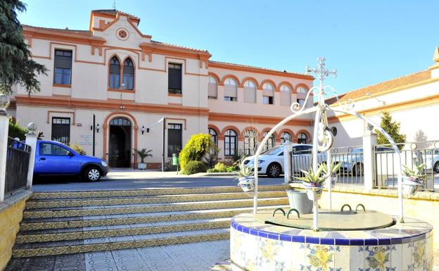 Muestras de cariño para usuarios de residencias de mayores en Linares