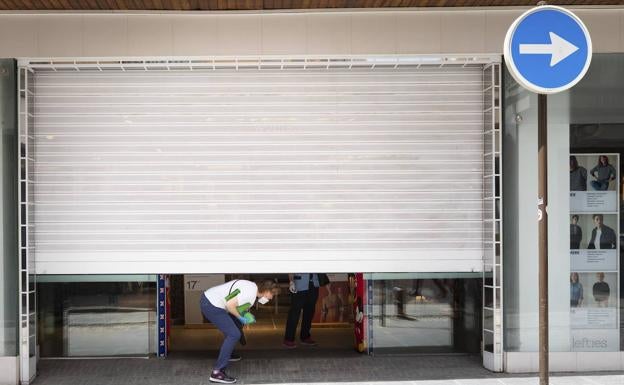 Granada vuelve a superar en abril la barrera de los cien mil parados después de cuatro años