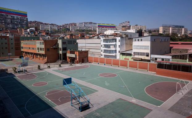 La Junta asegura que los alumnos «no volverán a las aulas este curso» en Andalucía