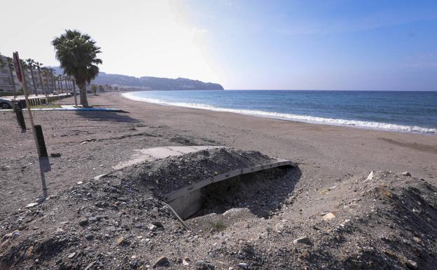 Las playas de Granada llegarán al verano de la 'desescalada' con obras por finalizar y sin ayuda de Costas
